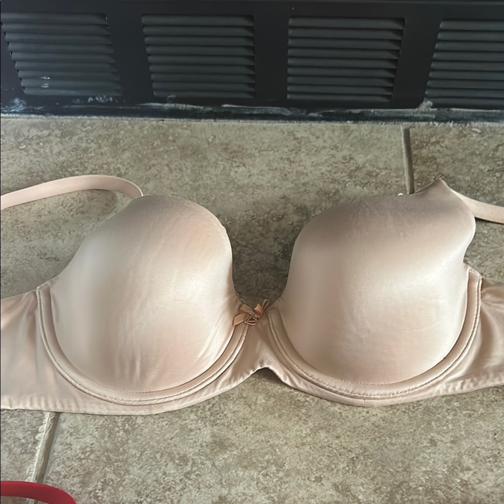 Victoria's Secret Black and Red Bra with Adjustable Straps - Picture 6 of 7